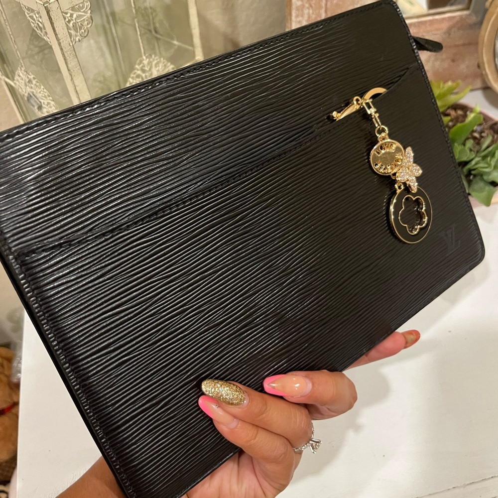 Louis Vuitton Epi Pochette